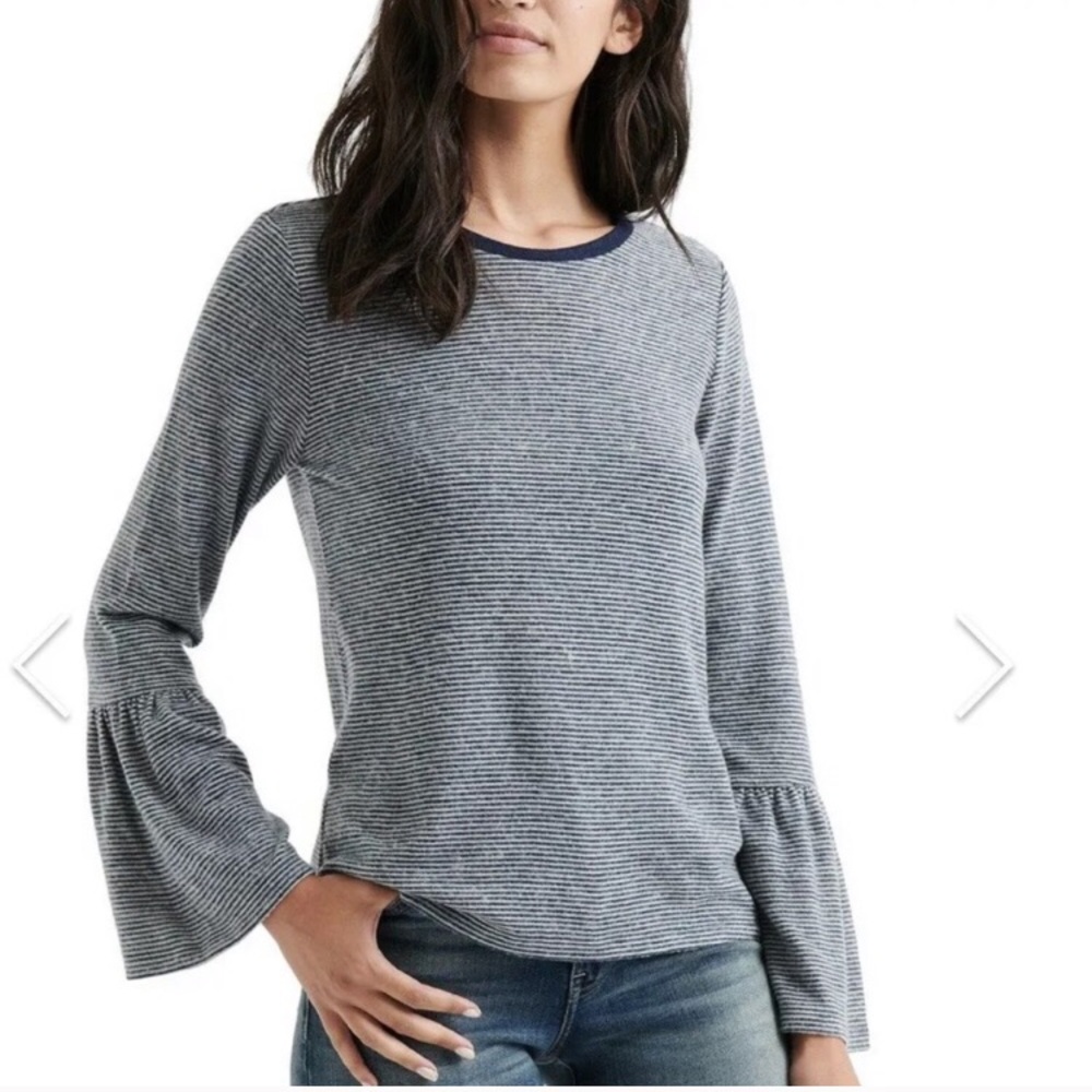 3/$25♥️ Lucky Brand navy striped long bell sleeve